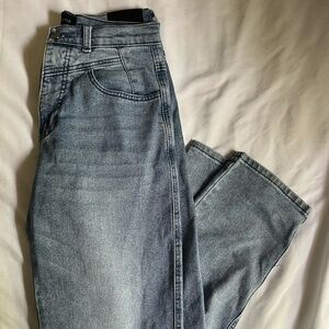 Kendall and Kylie Straight Leg jeans